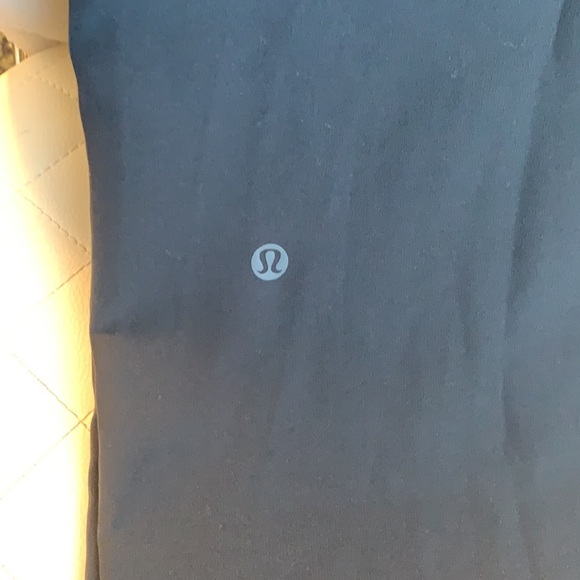 LULULEMON ON THE FLY - Picture 2 of 3